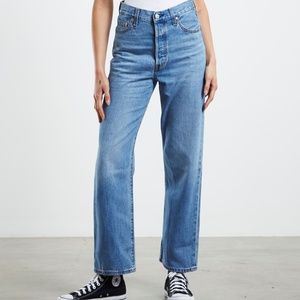 LEVI'S Ribcage Straight Medium Wash Jeans 25